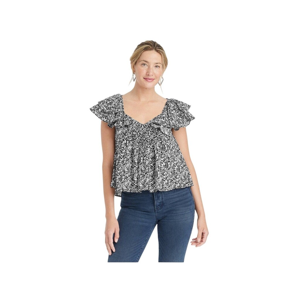 Universal Thread Ruffle Topβ white and black large boxBS